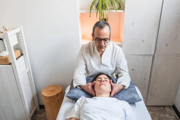 How Energy Healing Techniques Create Real Transformation With Professional Support